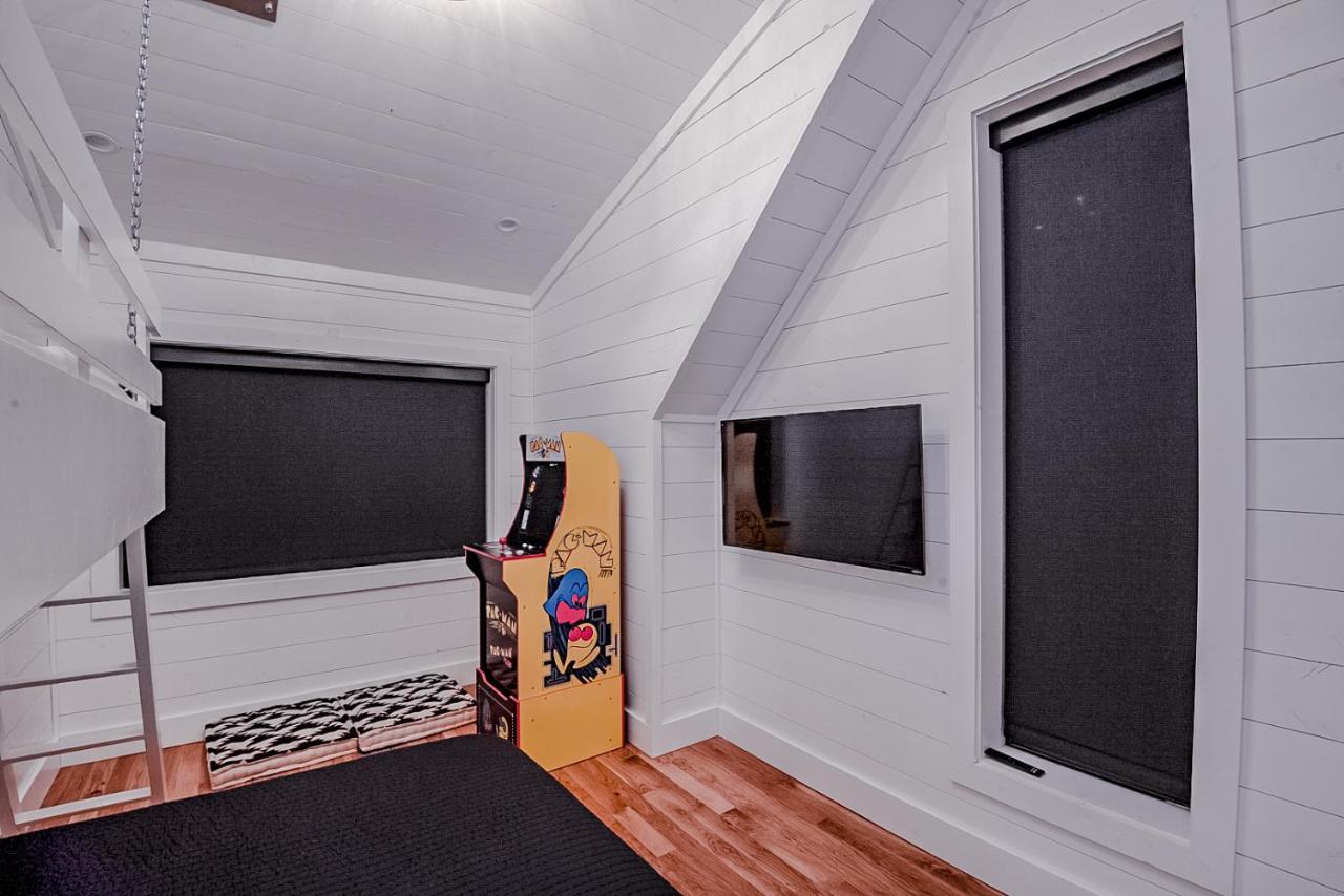 "The Barndo" 4Br Luxury Cabin, Hot Tub, Fire Pit, Bunks, Arcades, Playhouse! Broken Bow Extérieur photo